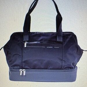 Samsonite Black Duffel Tote Weekender 14.17”Hx 18.9”Wx 9.84” D NWT